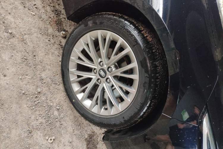 Used Bestune B70 2022 Third Generation 1.5T Automatic Enjoyment Version Right Front Wheel Hub