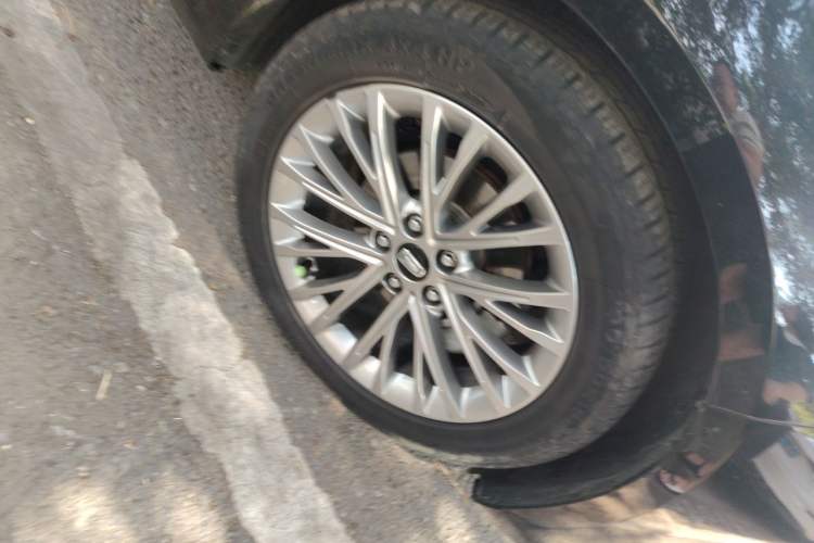 Used Bestune B70 2022 Third Generation 1.5T Automatic Enjoyment Version Right Front Wheel Hub