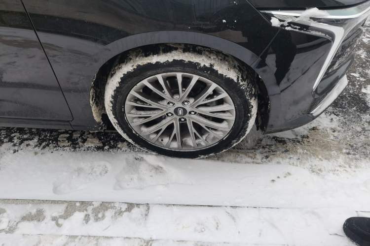 Used Bestune B70 2022 Third Generation 1.5T Automatic Enjoyment Version Right Front Wheel Hub