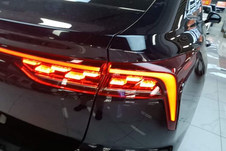 Used Bestune B70 2022 Third Generation 1.5T Automatic Enjoyment Version Right Rear Taillight