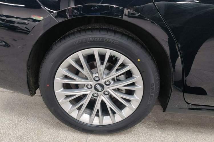 Used Bestune B70 2022 Third Generation 1.5T Automatic Enjoyment Version Right Rear Wheel Hub