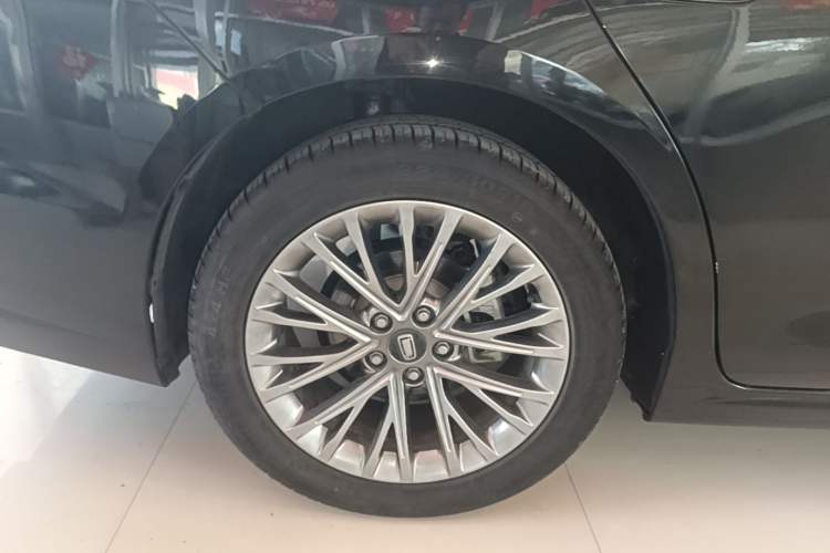 Used Bestune B70 2022 Third Generation 1.5T Automatic Enjoyment Version Right Rear Wheel Hub