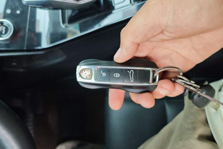 Used Bestune B70 2022 Third Generation 1.5T Automatic Premium Edition Vehicle Key