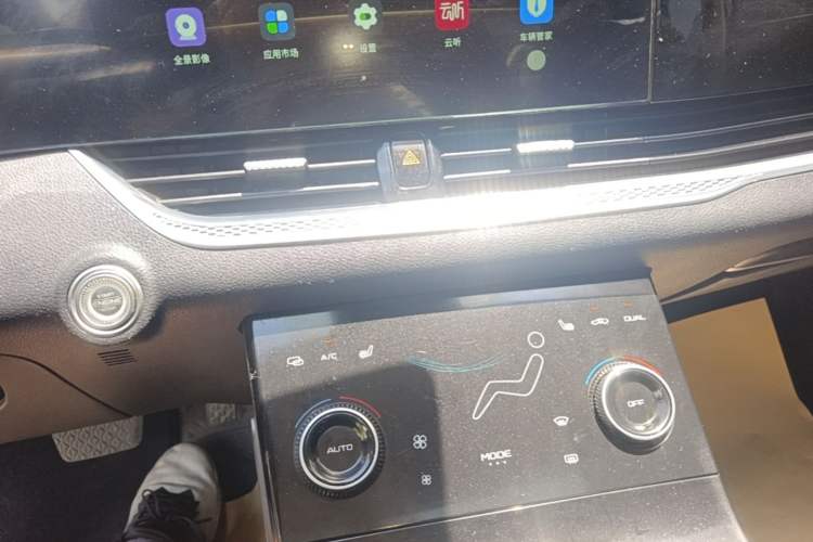Used Bestune B70 2022 Third Generation 2.0T Automatic Premium Edition Audio And AC Panel