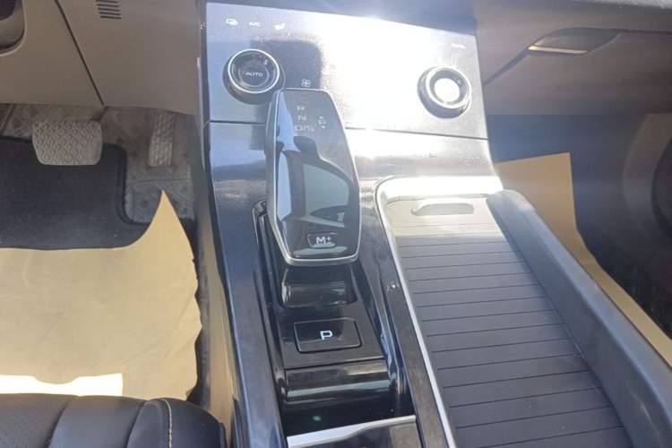 Used Bestune B70 2022 Third Generation 2.0T Automatic Premium Edition Gear Lever