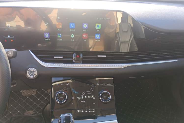 Used Bestune B70 2022 Third Generation 1.5T Automatic Premium Edition Audio And AC Panel
