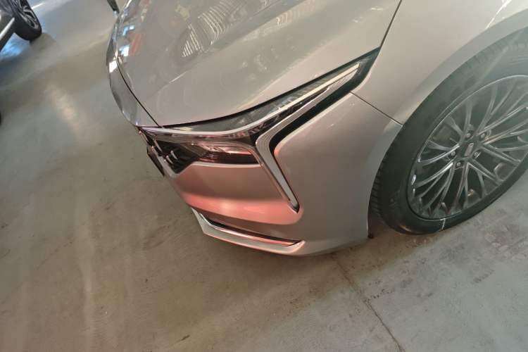 Used Bestune B70 2022 Third Generation 1.5T Automatic Enjoyment Version Left Front Headlight