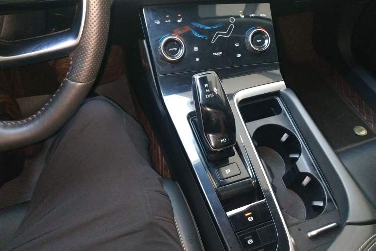 Used Bestune B70 2022 Third Generation 2.0T Automatic Premium Edition Gear Lever