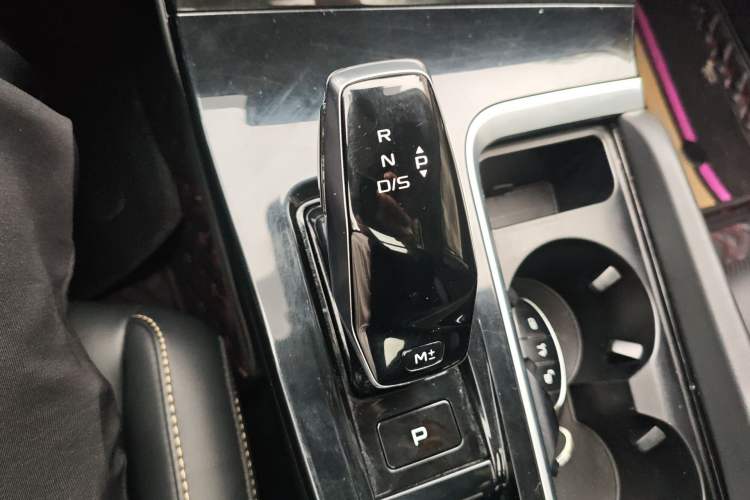 Used Bestune B70 2022 Third Generation 1.5T Automatic Premium Edition Gear Lever