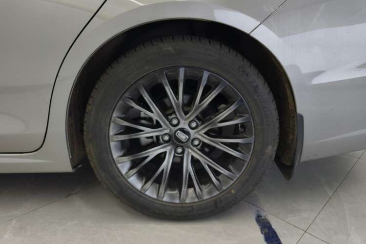 Used Bestune B70 2022 Third Generation 1.5T Automatic Premium Edition Left Front Wheel Hub