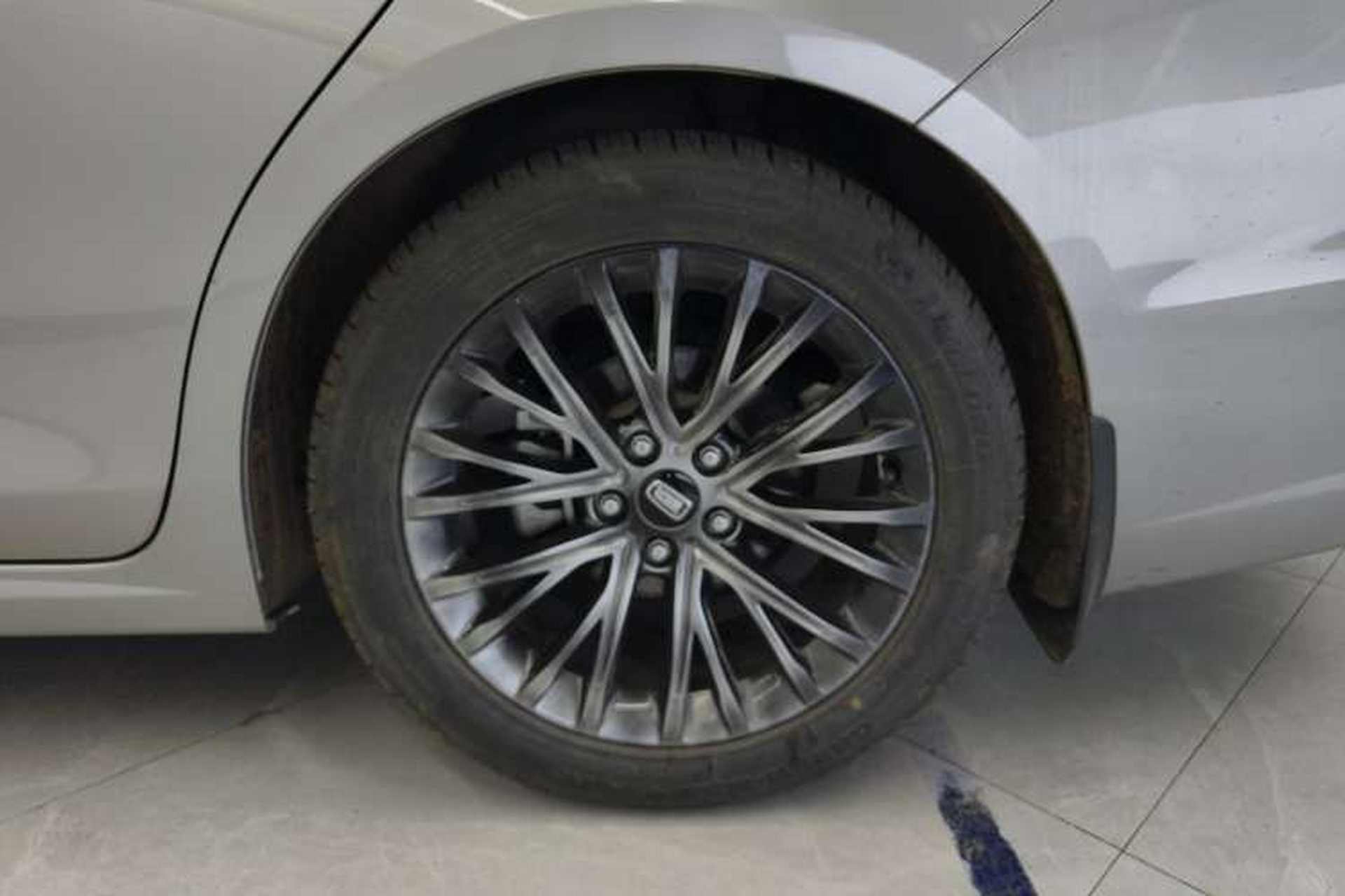 Used Bestune B70 2022 Third Generation 1.5T Automatic Premium Edition Left Front Wheel Hub