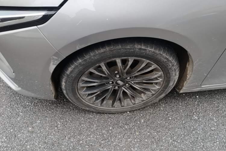 Used Bestune B70 2022 Third Generation 1.5T Automatic Premium Edition Left Front Wheel Hub