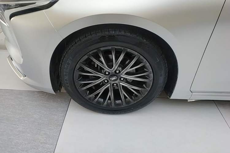 Used Bestune B70 2022 Third Generation 2.0T Automatic Premium Edition Left Front Wheel Hub