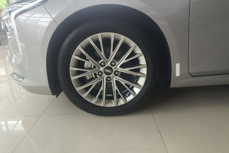 Used Bestune B70 2022 Third Generation 1.5T Automatic Enjoyment Version Left Front Wheel Hub