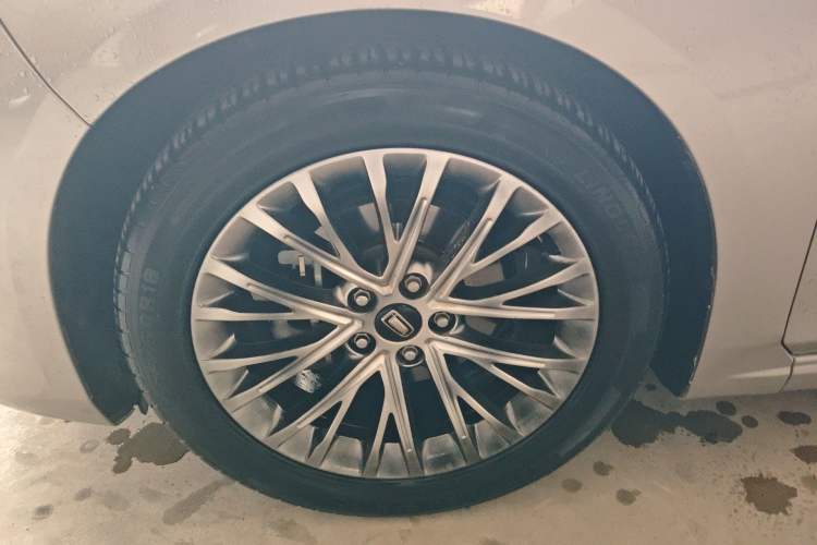 Used Bestune B70 2022 Third Generation 1.5T Automatic Premium Edition Left Front Wheel Hub