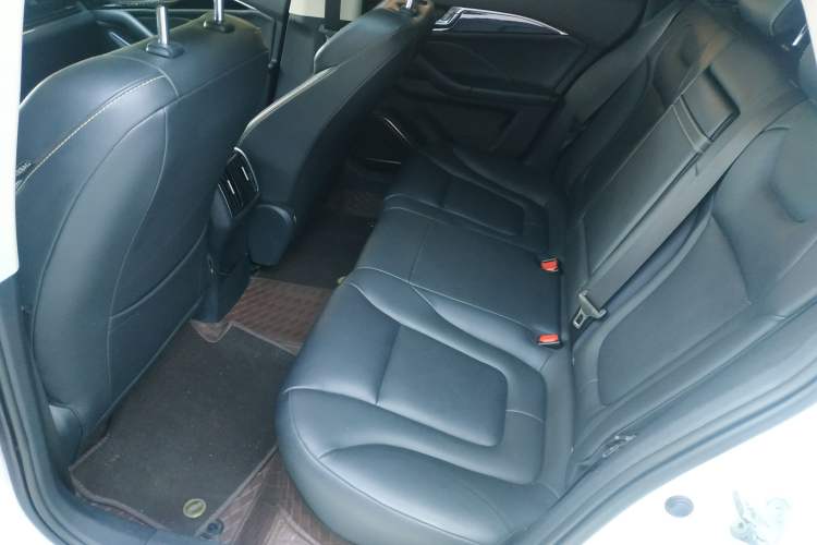 Used Bestune B70 2022 Third Generation 2.0T Automatic Premium Edition Left Rear Seat