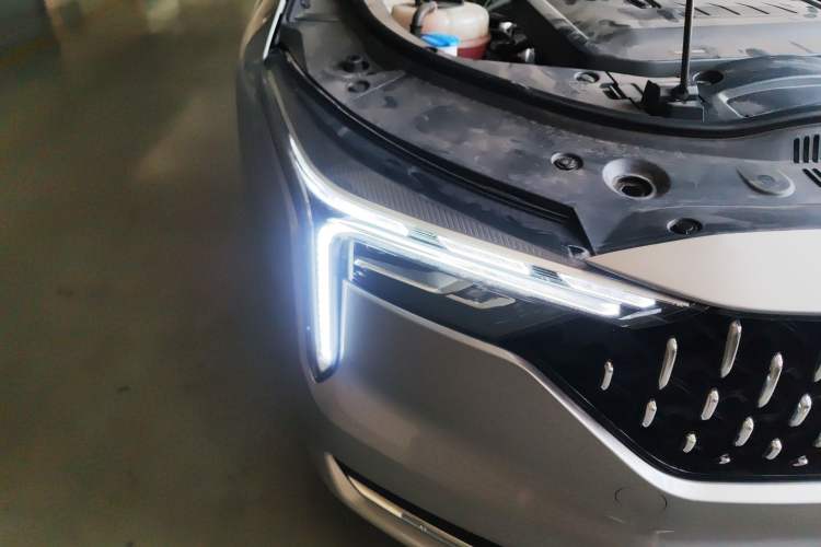 Used Bestune B70 2022 Third Generation 1.5T Automatic Enjoyment Version Right Front Headlight