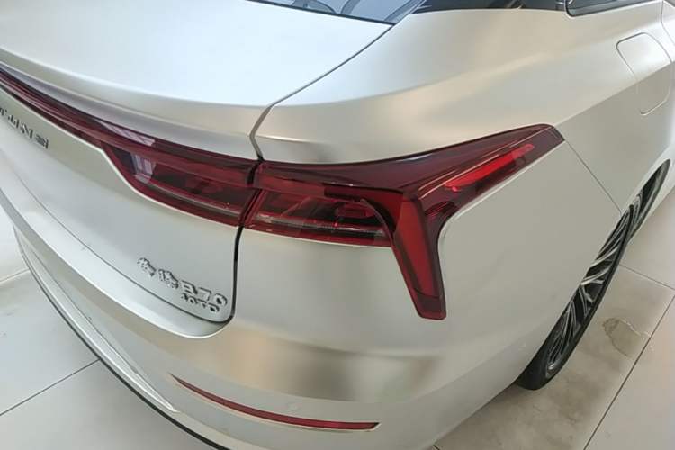 Used Bestune B70 2022 Third Generation 2.0T Automatic Premium Edition Right Rear Taillight