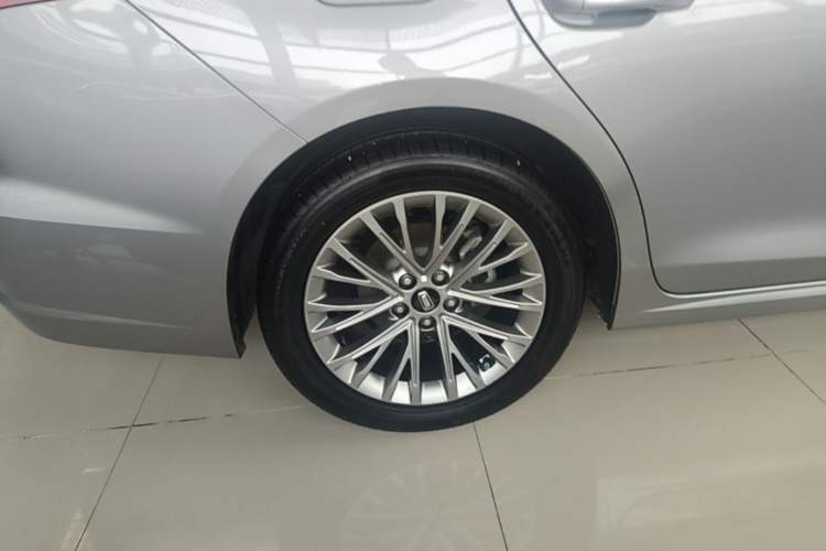 Used Bestune B70 2022 Third Generation 1.5T Automatic Enjoyment Version Right Rear Wheel Hub