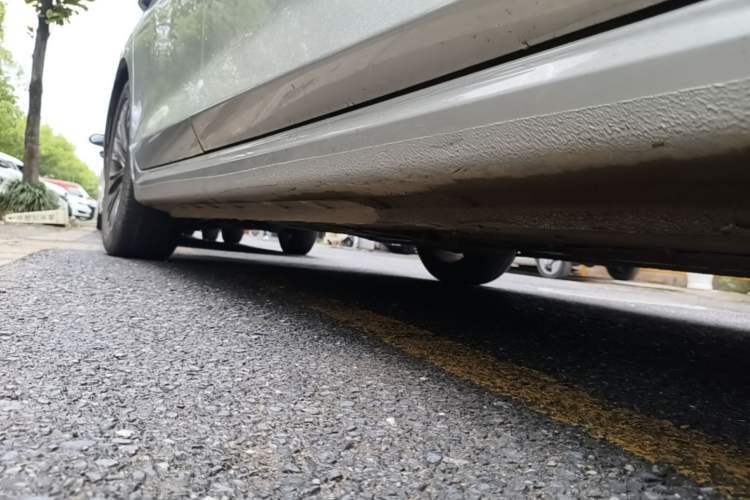 Used Bestune B70 2022 Third Generation 1.5T Automatic Premium Edition Right Side Sill