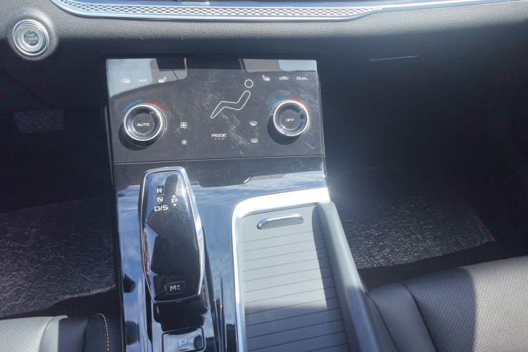Used Bestune B70 2022 Third Generation 1.5T Automatic Enjoyment Version Audio And AC Panel