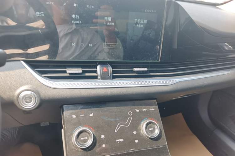 Used Bestune B70 2022 Third Generation 1.5T Automatic Enjoyment Version Audio And AC Panel