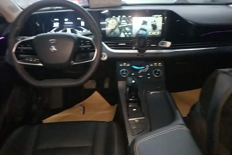 Used Bestune B70 2022 Third Generation 1.5T Automatic Enjoyment Version Audio And AC Panel