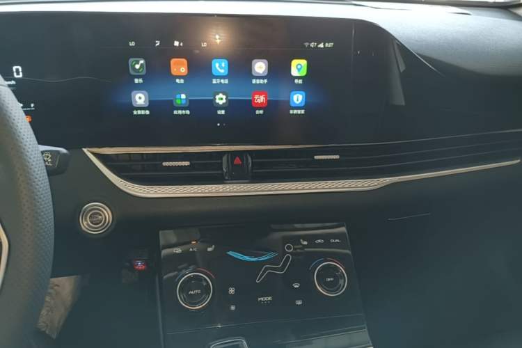 Used Bestune B70 2022 Third Generation 1.5T Automatic Premium Edition Audio And AC Panel