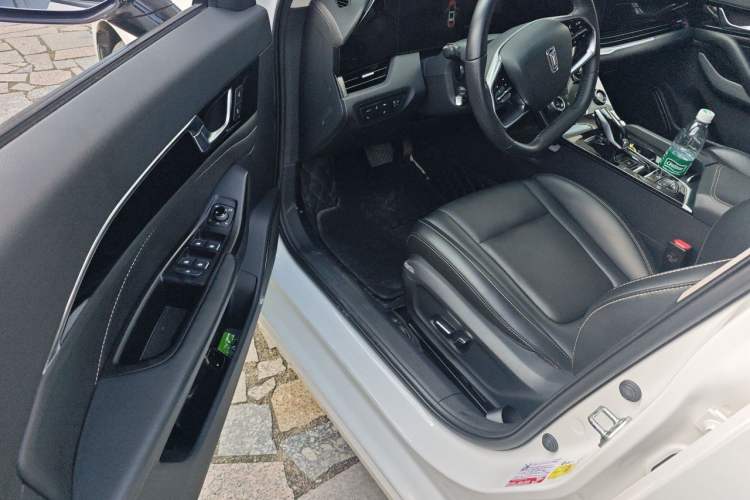 Used Bestune B70 2022 Third Generation 1.5T Automatic Premium Edition Driver Seat