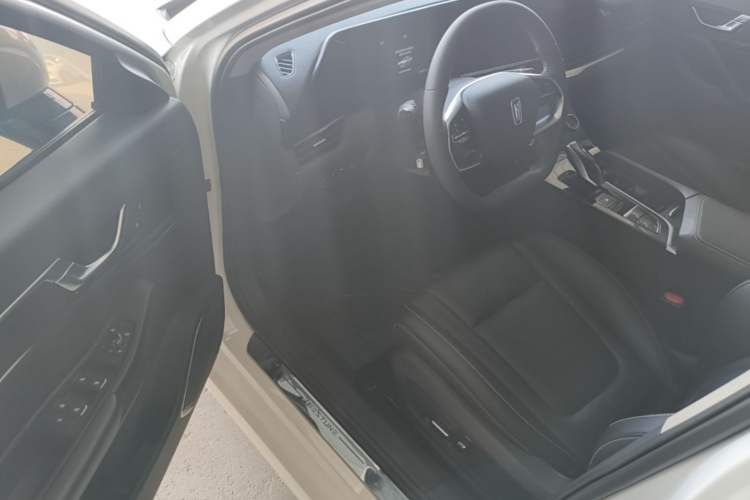 Used Bestune B70 2022 Third Generation 1.5T Automatic Premium Edition Driver Seat