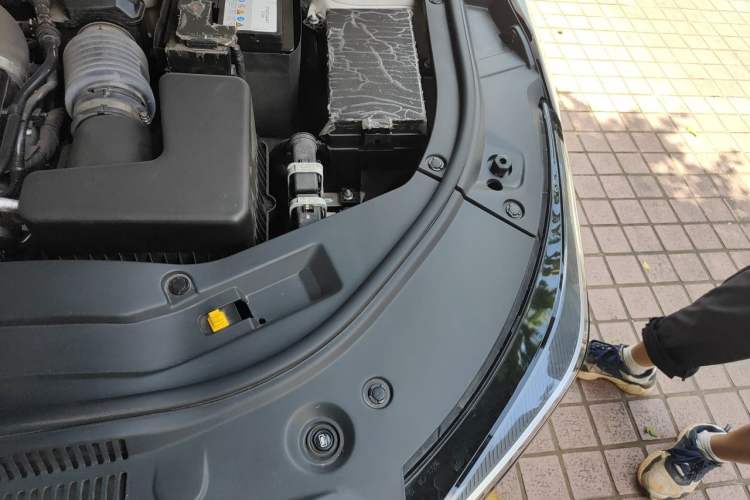 Used Bestune B70 2022 Third Generation 2.0T Automatic Premium Edition Engine Bay Left