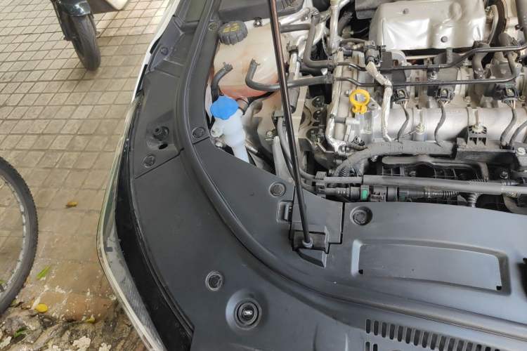 Used Bestune B70 2022 Third Generation 2.0T Automatic Premium Edition Engine Bay Right