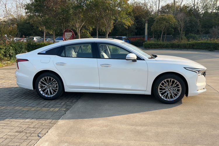 Used Bestune B70 2022 Third Generation 1.5T Automatic Enjoyment Version Exterior 2