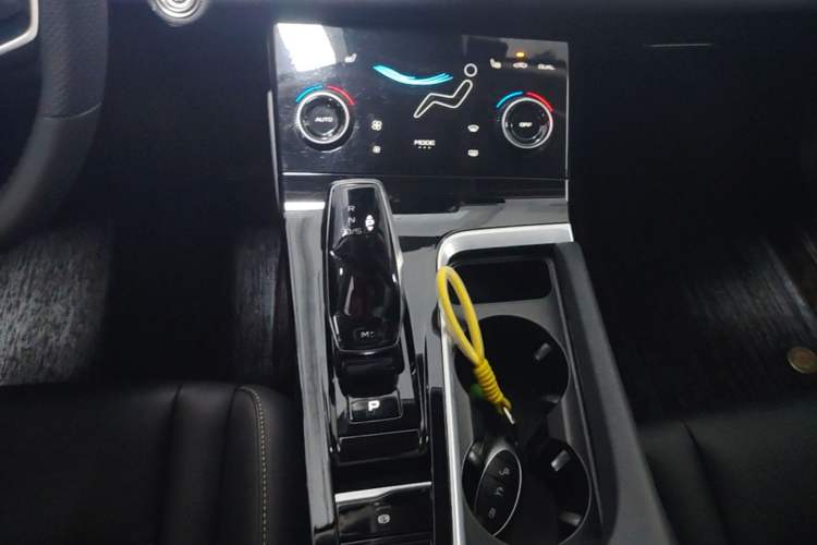 Used Bestune B70 2022 Third Generation 1.5T Automatic Premium Edition Gear Lever