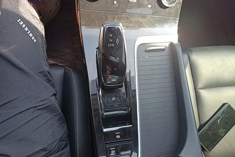 Used Bestune B70 2022 Third Generation 1.5T Automatic Enjoyment Version Gear Lever