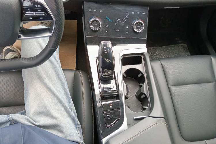 Used Bestune B70 2022 Third Generation 1.5T Automatic Enjoyment Version Gear Lever