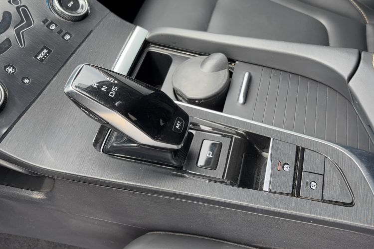 Used Bestune B70 2022 Third Generation 1.5T Automatic Enjoyment Version Gear Lever