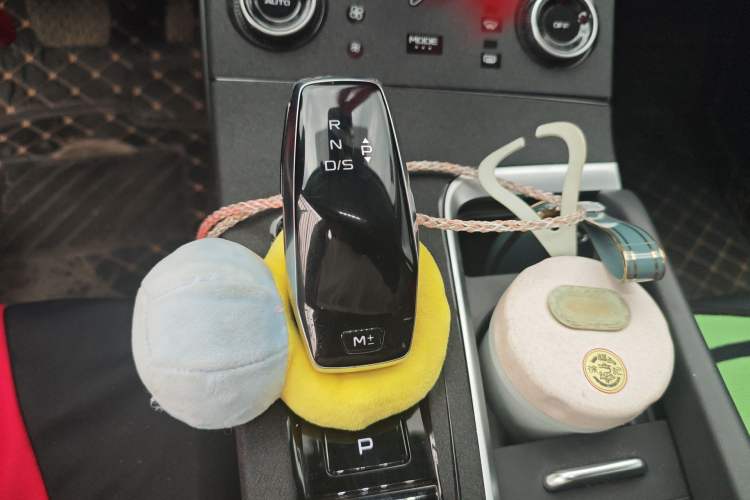 Used Bestune B70 2022 Third Generation 1.5T Automatic Enjoyment Version Gear Lever