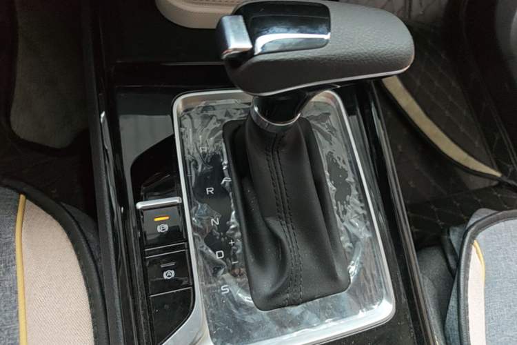Used Bestune B70 2022 Third Generation 1.5T Automatic Enjoyment Version Gear Lever
