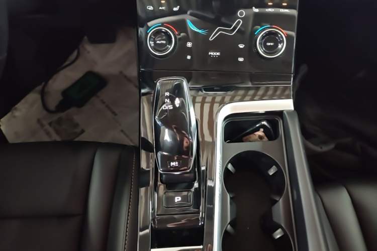 Used Bestune B70 2022 Third Generation 1.5T Automatic Enjoyment Version Gear Lever