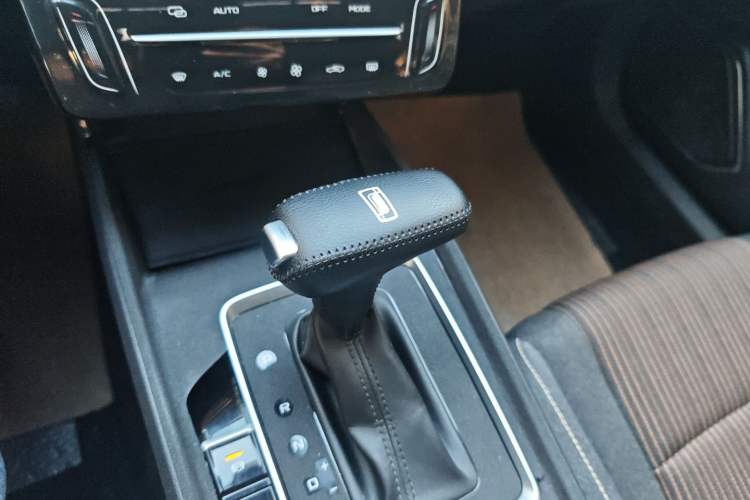 Used Bestune B70 2022 Third Generation 1.5T Automatic Enjoyment Version Gear Lever