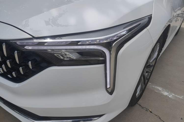 Used Bestune B70 2022 Third Generation 1.5T Automatic Enjoyment Version Left Front Headlight