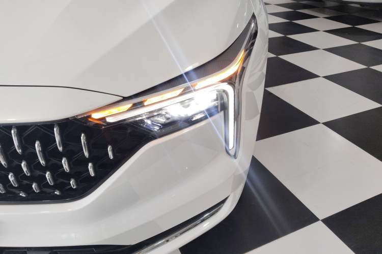 Used Bestune B70 2022 Third Generation 1.5T Automatic Enjoyment Version Left Front Headlight
