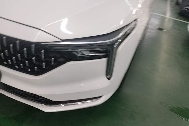 Used Bestune B70 2022 Third Generation 1.5T Automatic Enjoyment Version Left Front Headlight
