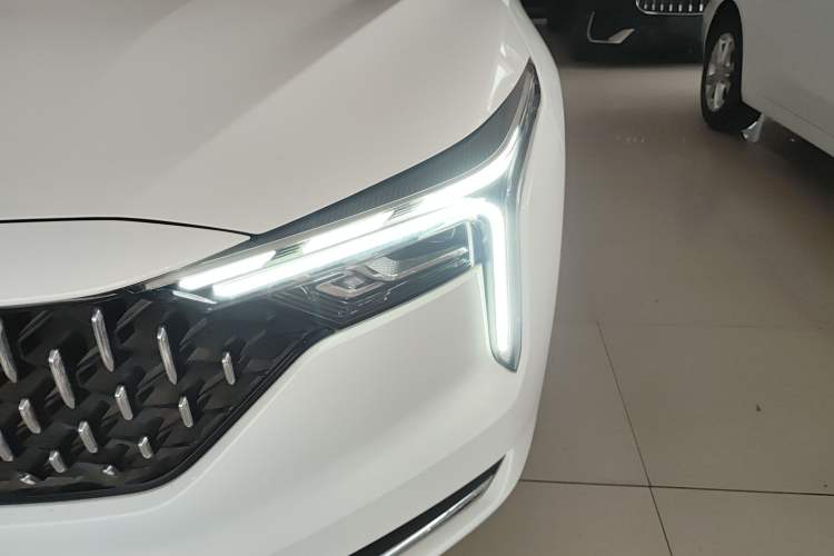 Used Bestune B70 2022 Third Generation 1.5T Automatic Enjoyment Version Left Front Headlight