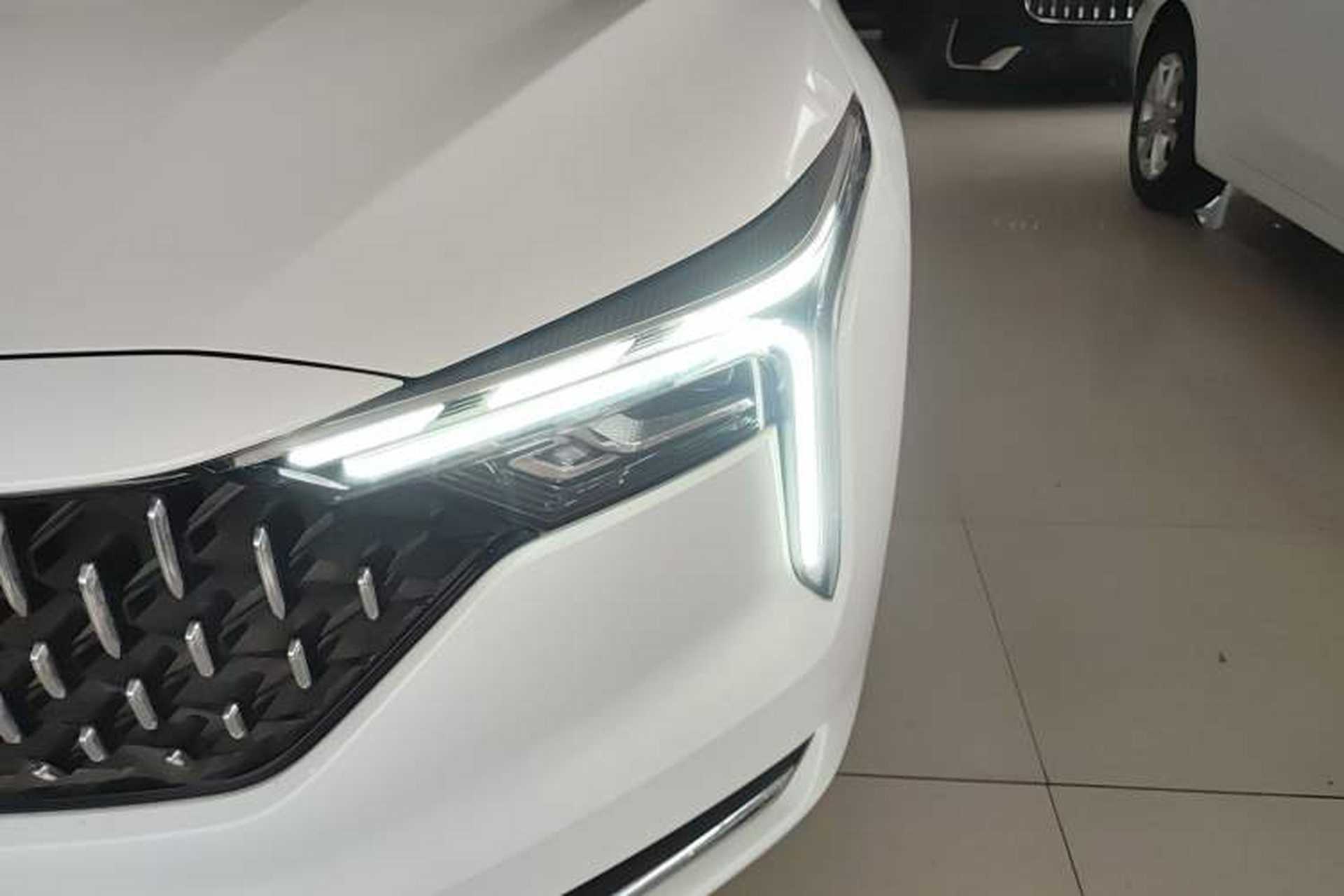 Used Bestune B70 2022 Third Generation 1.5T Automatic Enjoyment Version Left Front Headlight
