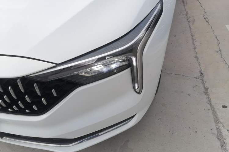 Used Bestune B70 2022 Third Generation 1.5T Automatic Enjoyment Version Left Front Headlight