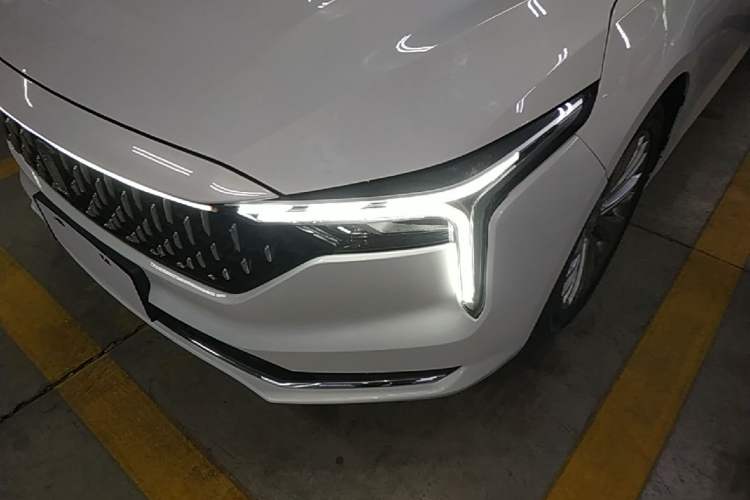 Used Bestune B70 2022 Third Generation 1.5T Automatic Enjoyment Version Left Front Headlight
