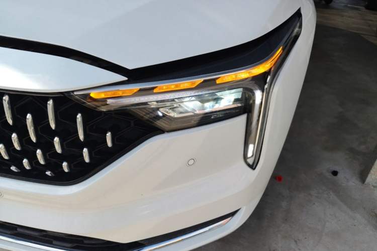 Used Bestune B70 2022 Third Generation 2.0T Automatic Premium Edition Left Front Headlight