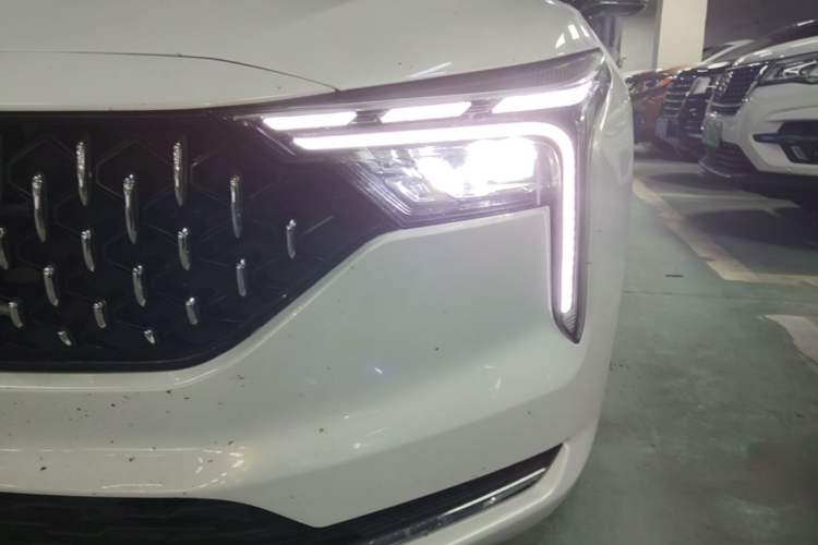 Used Bestune B70 2022 Third Generation 1.5T Automatic Enjoyment Version Left Front Headlight